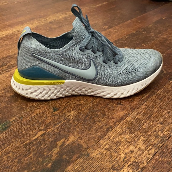 Nike Epic React Flyknit 2 shoes - Picture 2 of 3